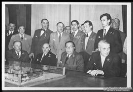 Dr. Carrillo con periodistas