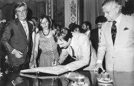 Firma del Libro de Actas del subsecretario de Salud Pública