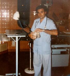 Daniel Allende armando un respirador artificial pediátrico