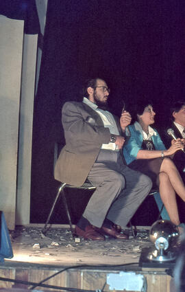 Alejandro González Vottero durante un sketch humoristico