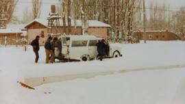 Ambulancia atascada en la nieve