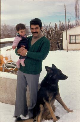 Pino Russo, su hija y su perro